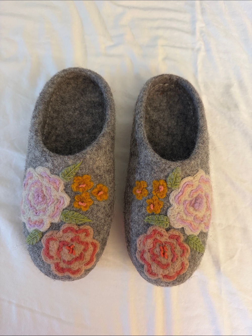 Grey Wool Felt Slip-On Slippers suede bottom and Floral Embroidery